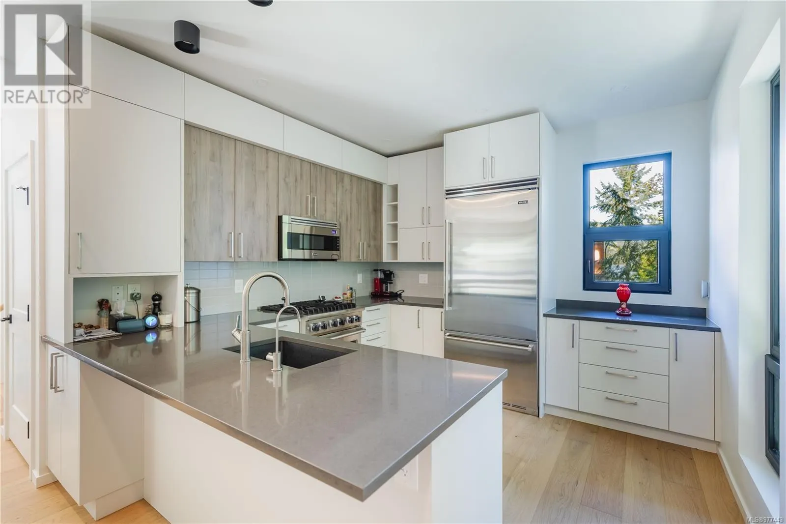 848 Lands End Rd