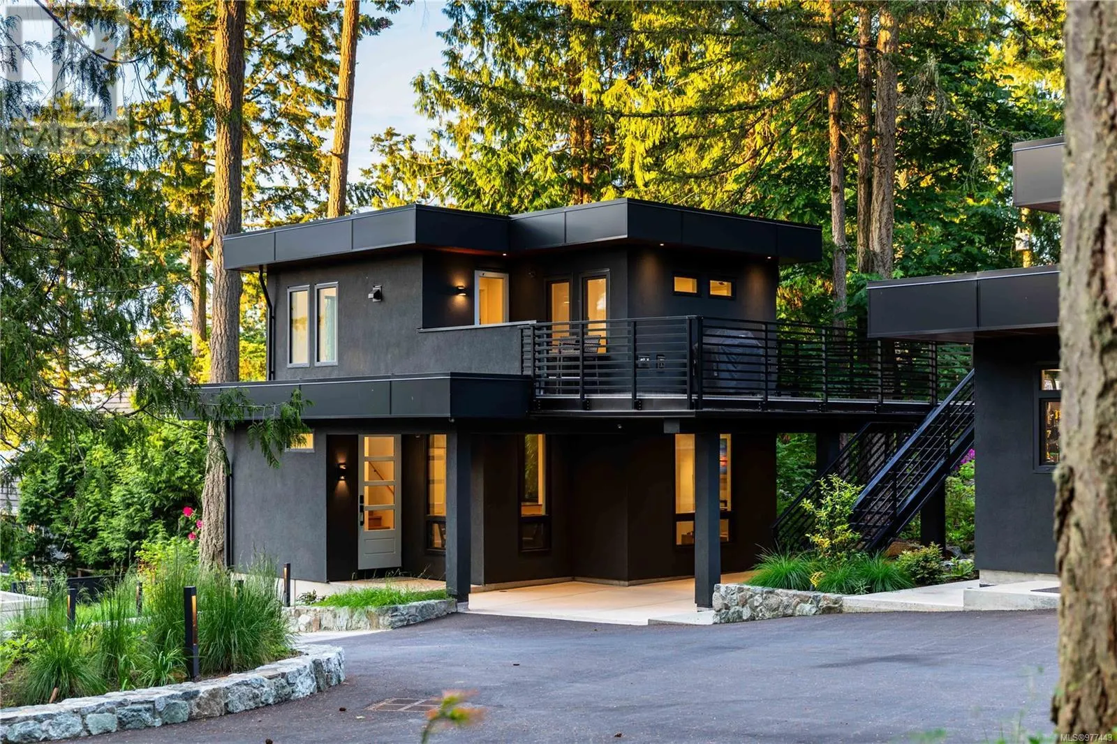 848 Lands End Rd