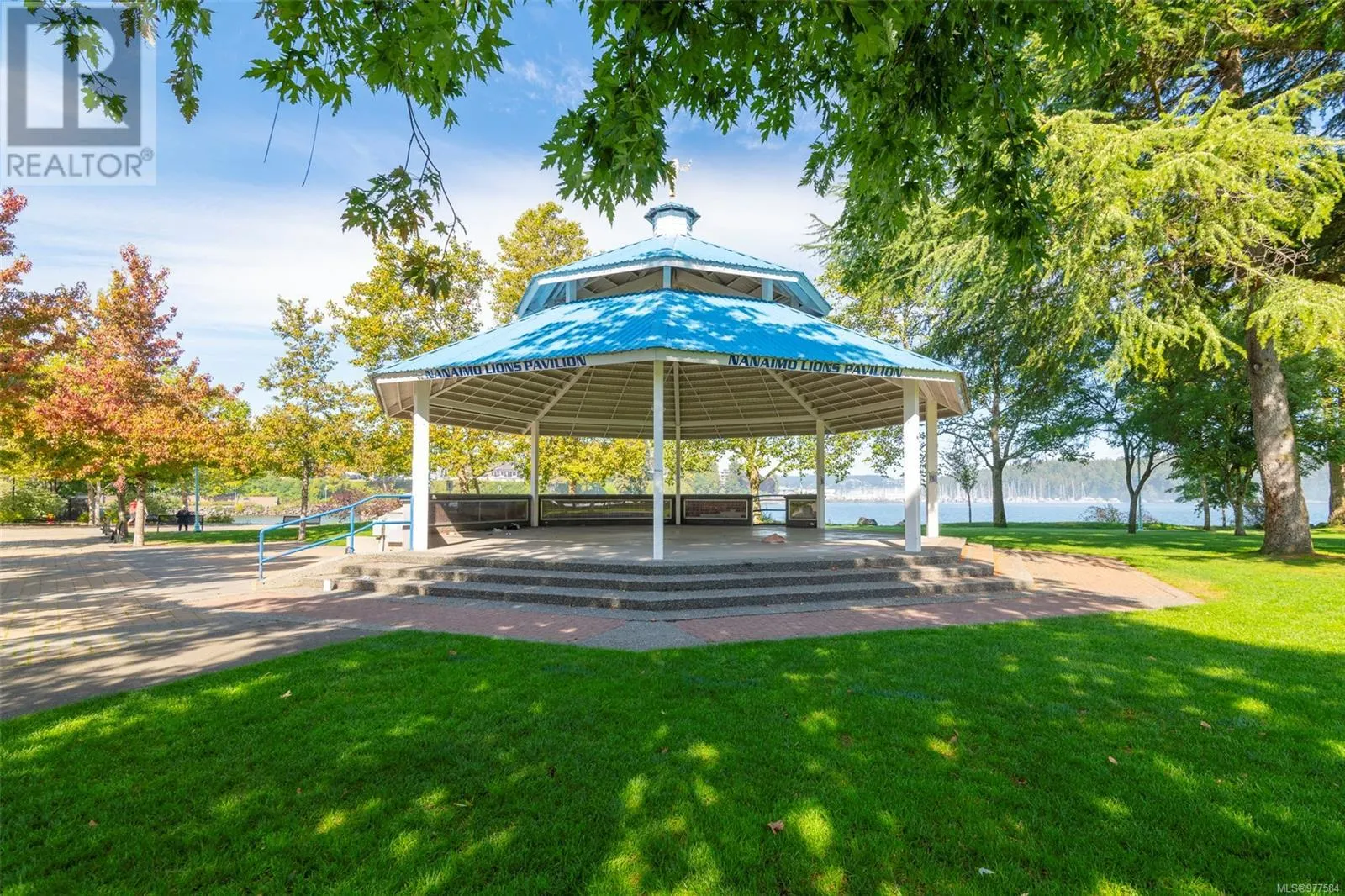 125 Comox Rd