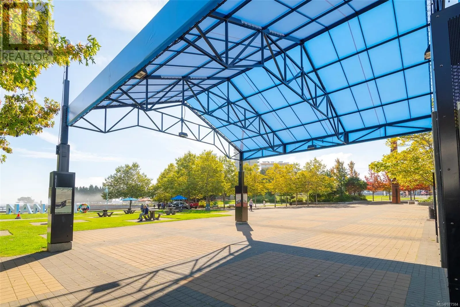 125 Comox Rd