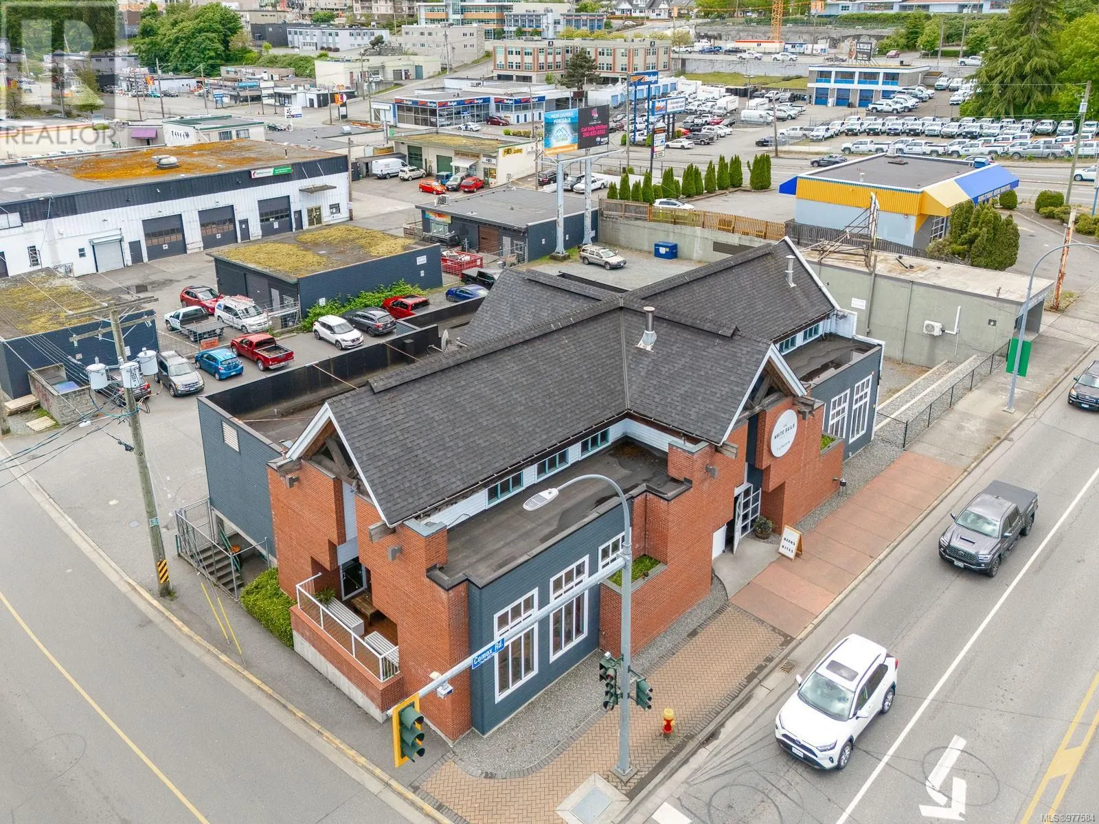 125 Comox Rd