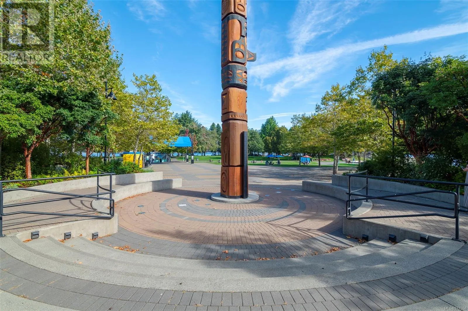 125 Comox Rd