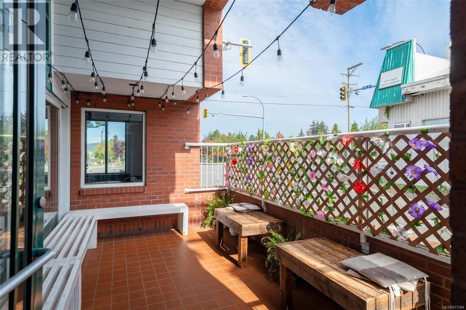 125 Comox Rd