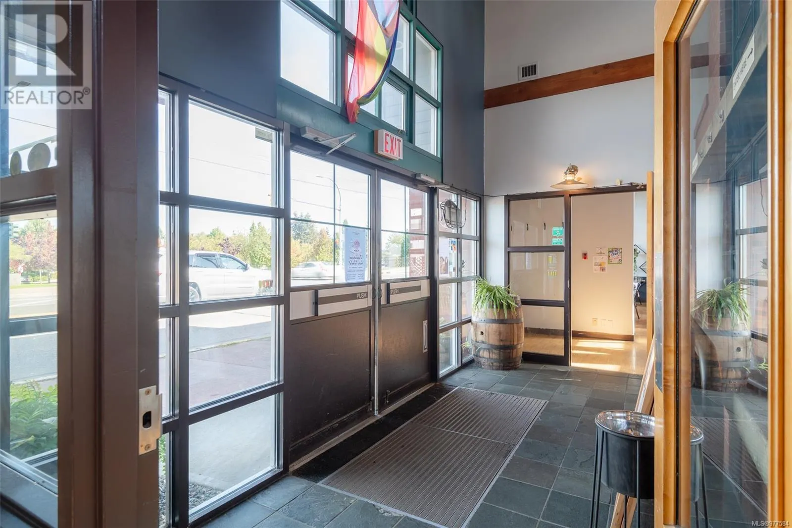 125 Comox Rd