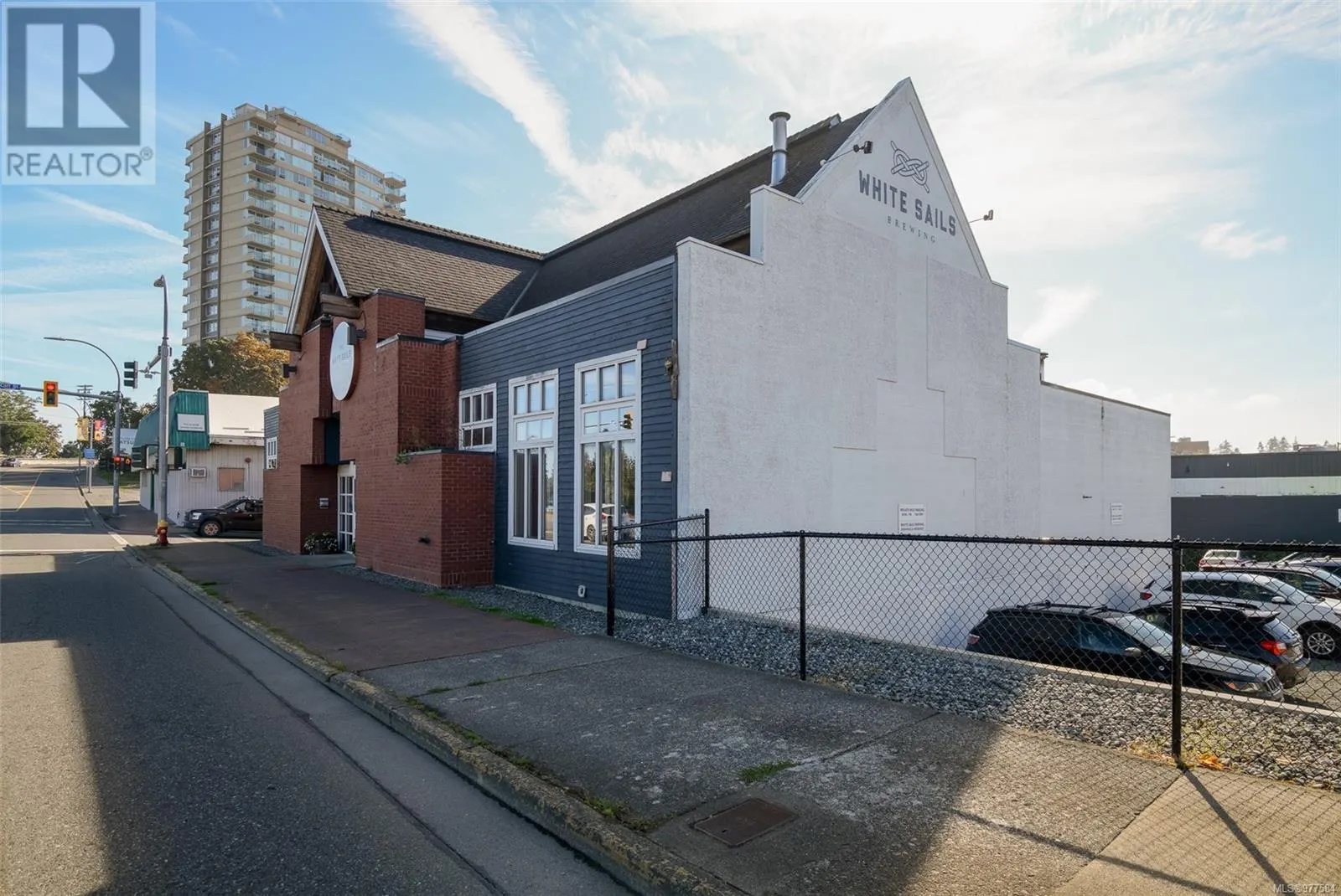 125 Comox Rd