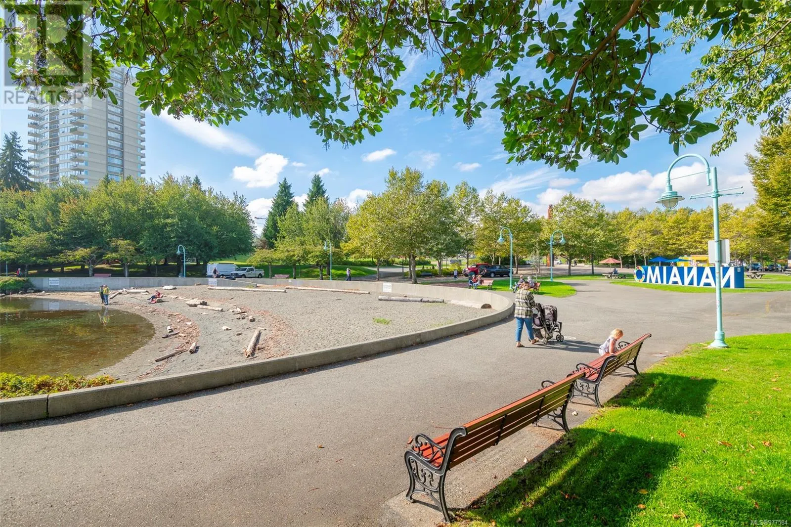 125 Comox Rd