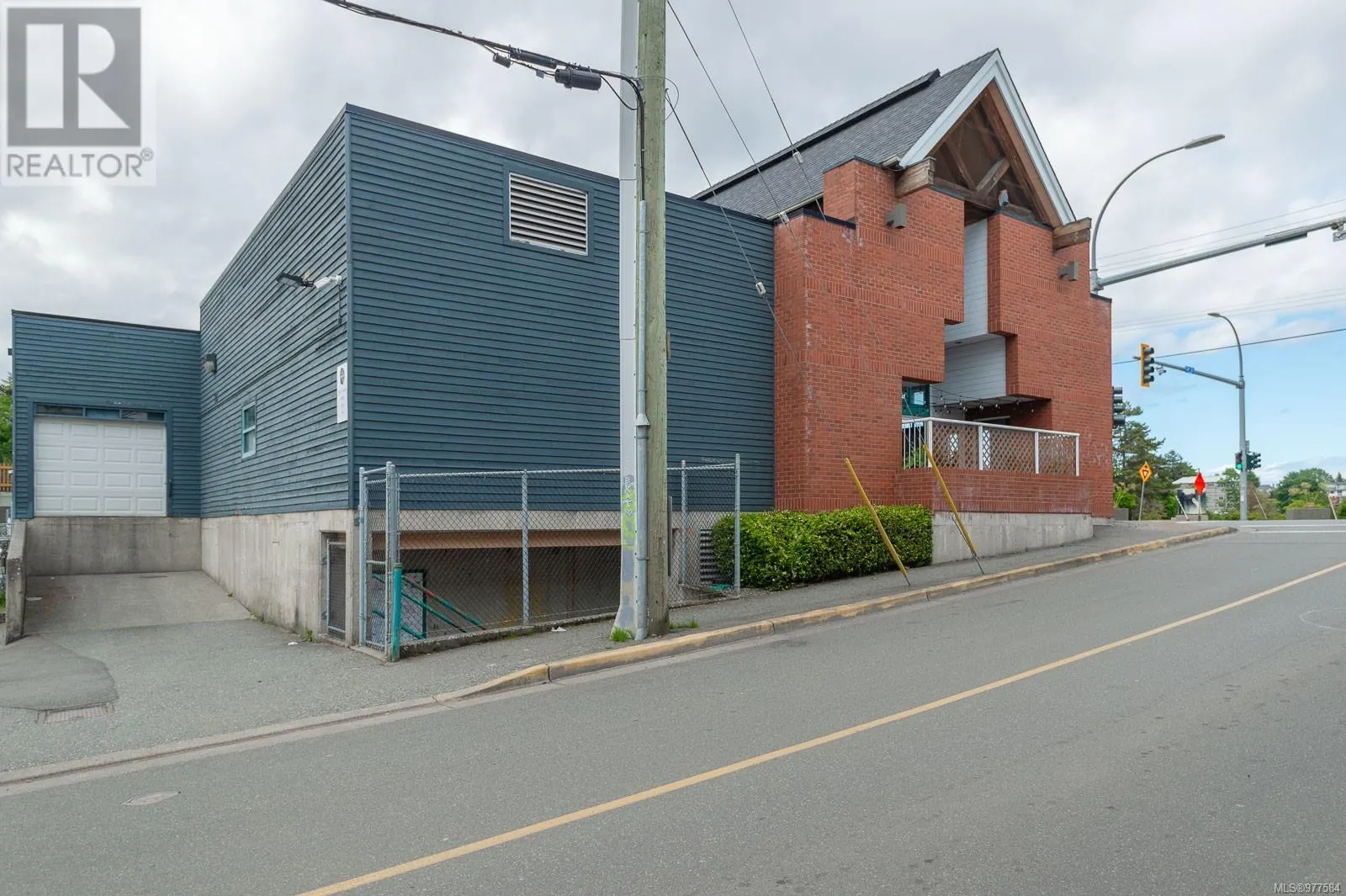 125 Comox Rd