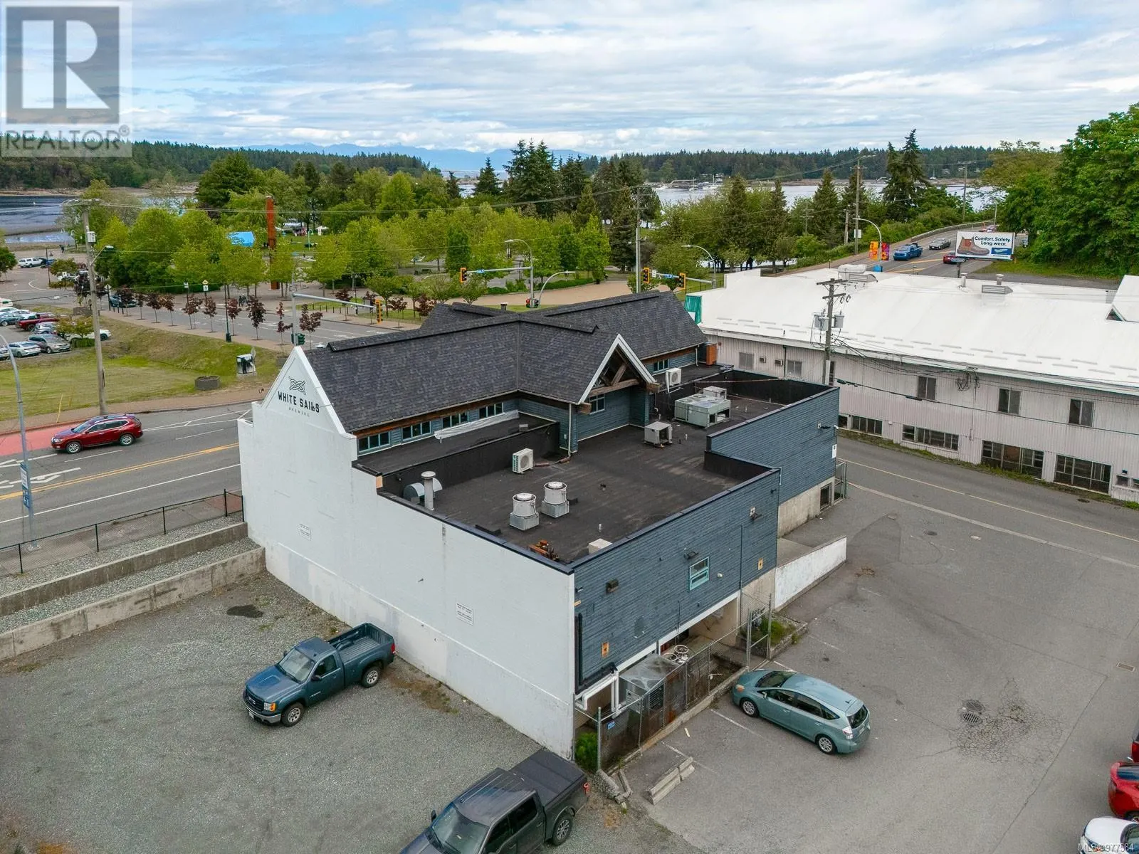 125 Comox Rd