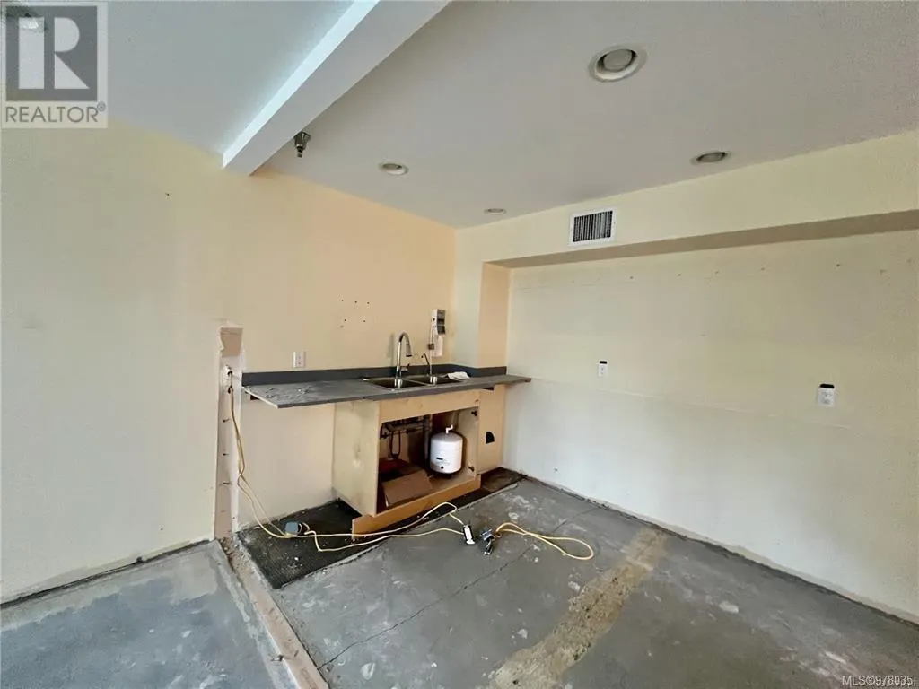 103 1629 Townsite Rd