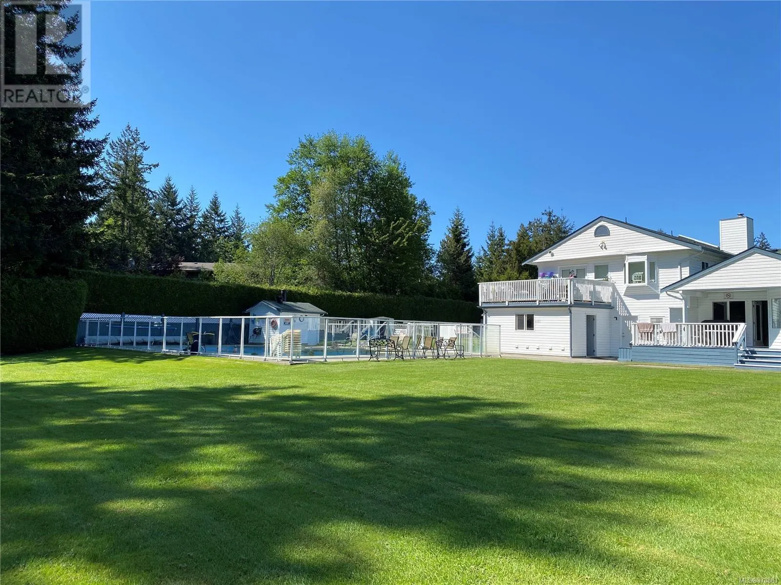 1100 WOSS LAKE Dr