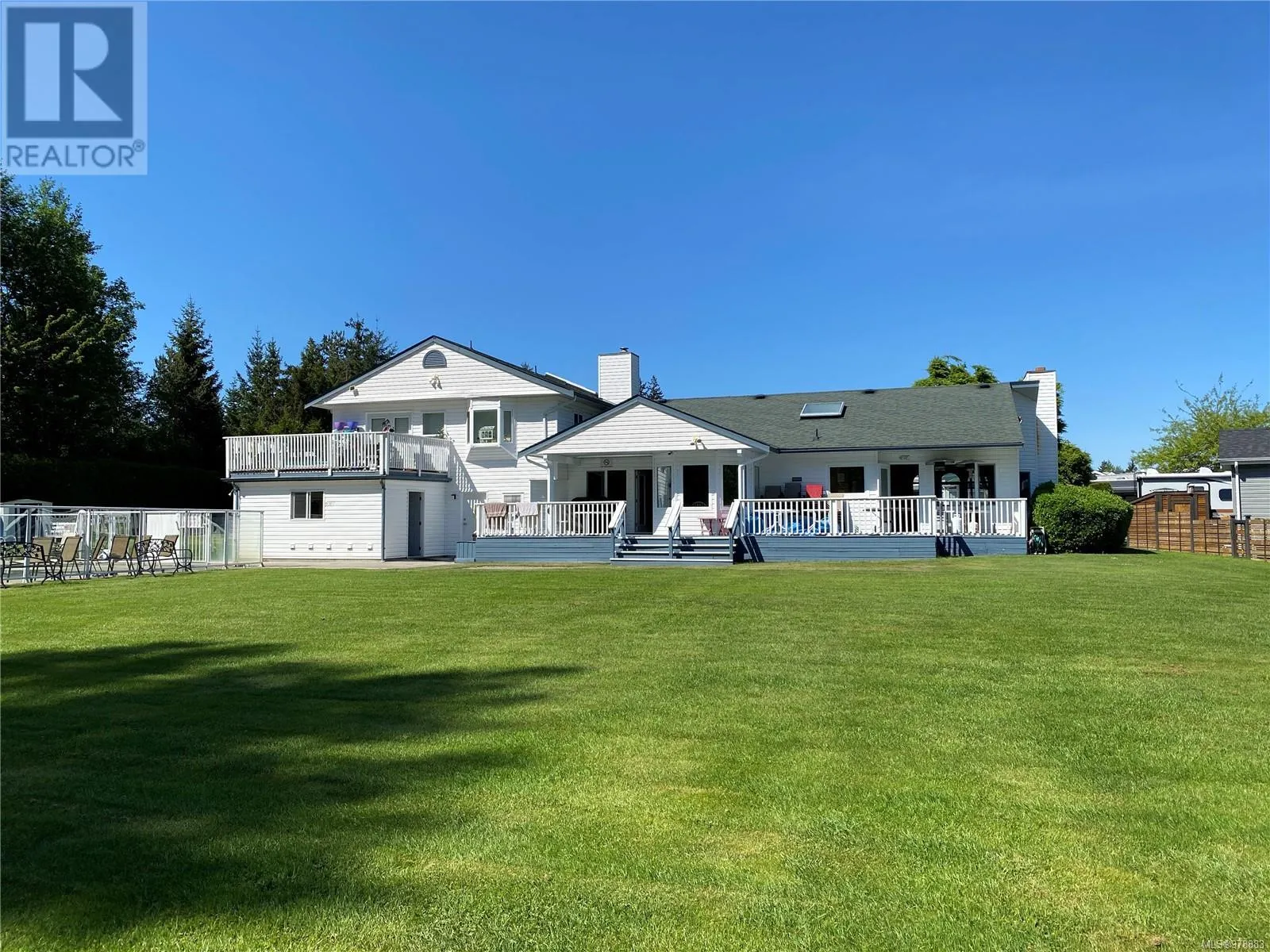 1100 WOSS LAKE Dr