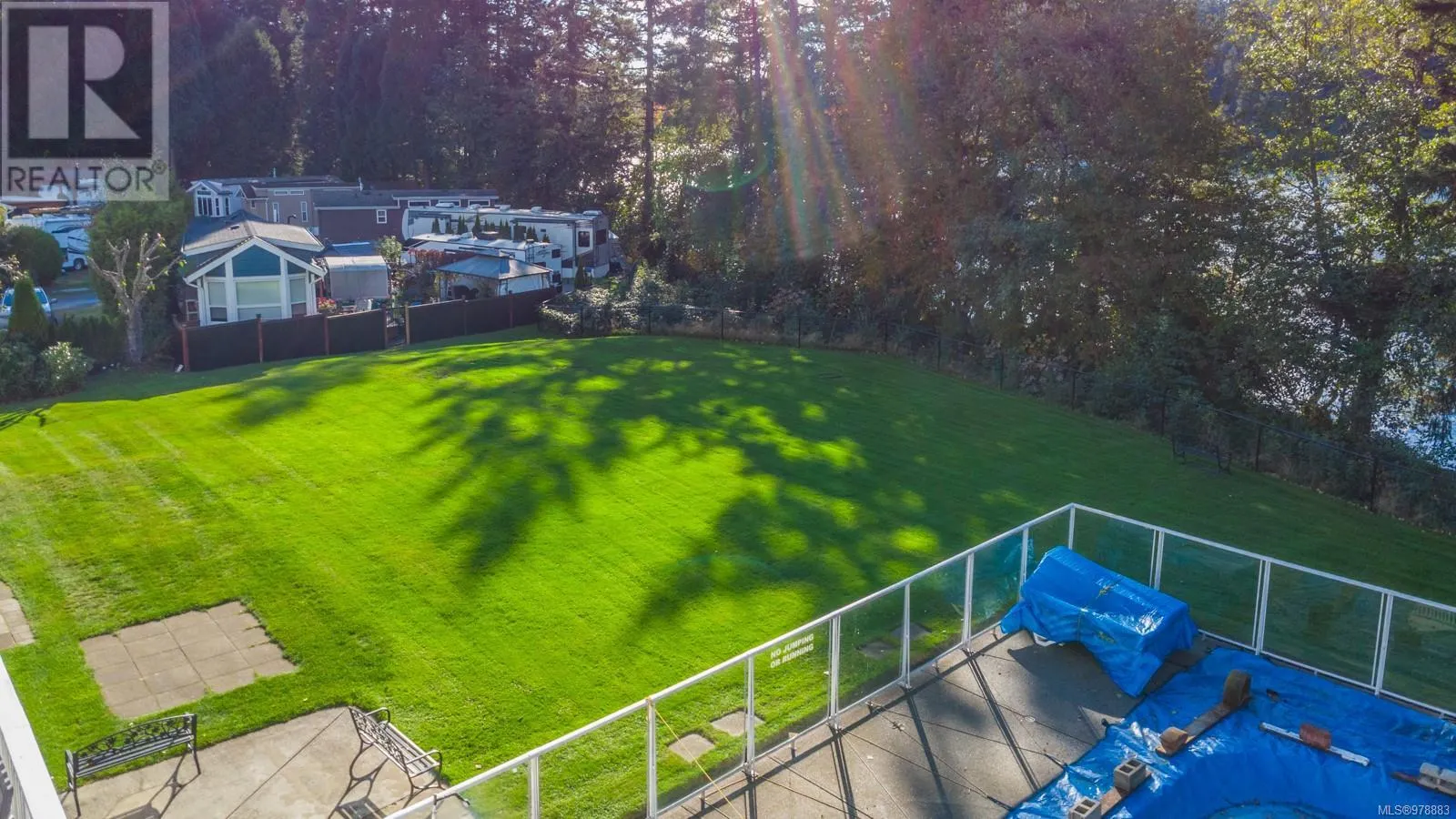 1100 WOSS LAKE Dr