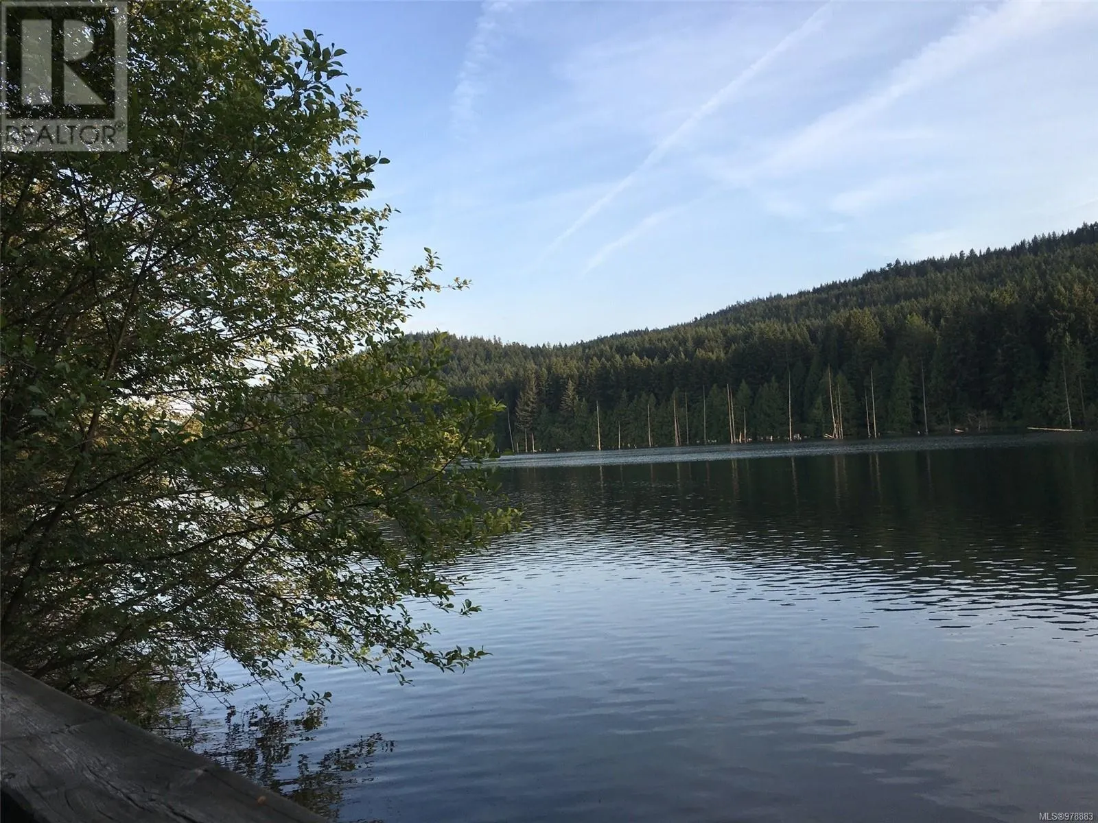 1100 WOSS LAKE Dr