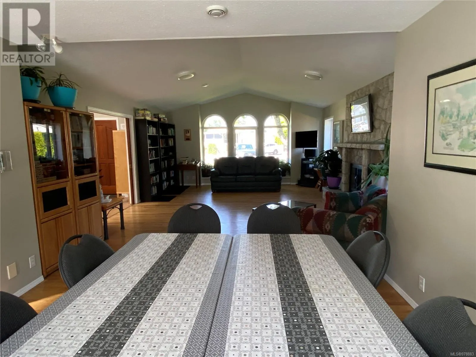 1100 WOSS LAKE Dr