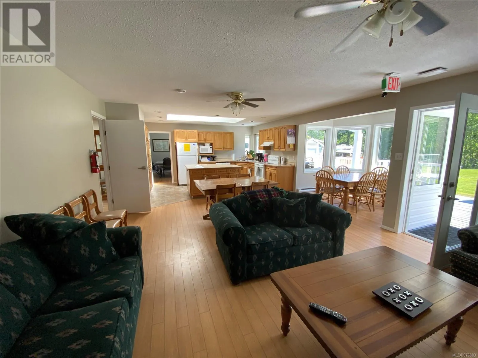 1100 WOSS LAKE Dr