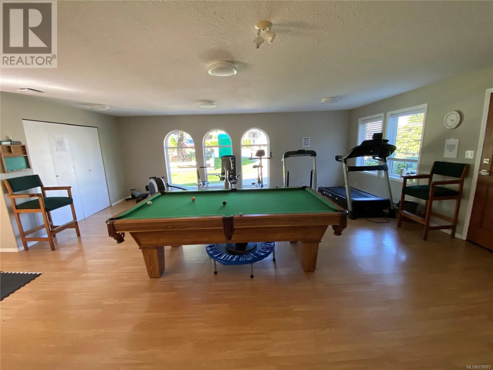 1100 WOSS LAKE Dr