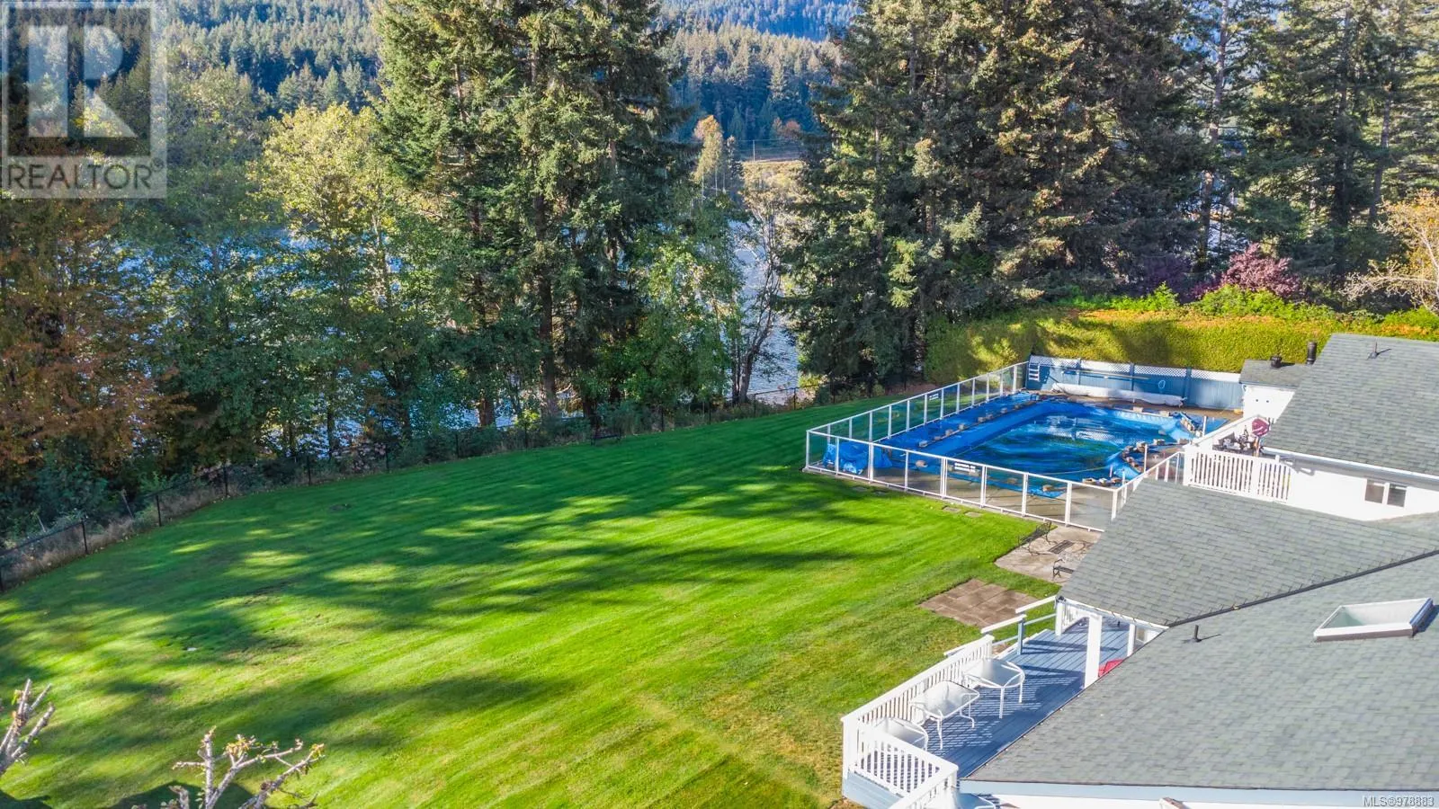 1100 WOSS LAKE Dr