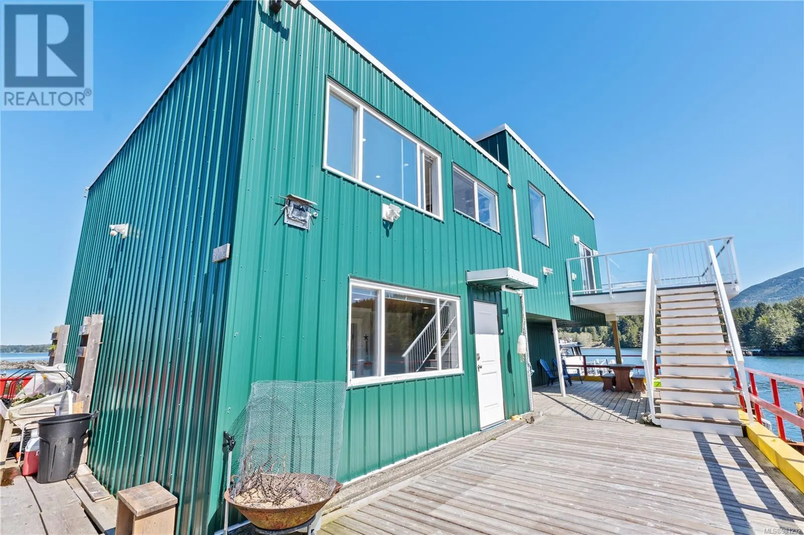 2015 Bay St