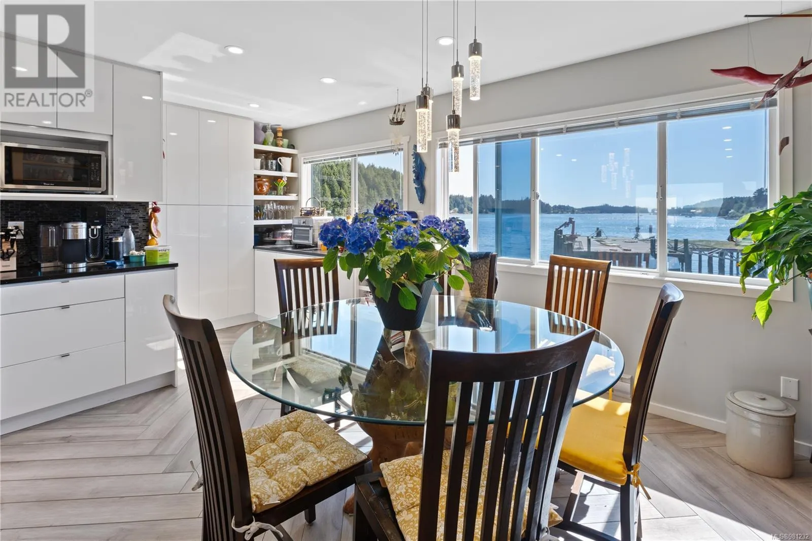 2015 Bay St