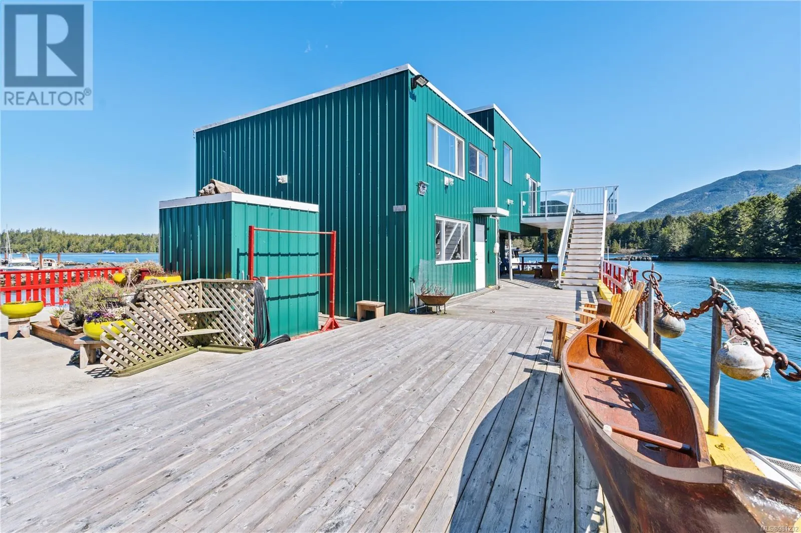 2015 Bay St