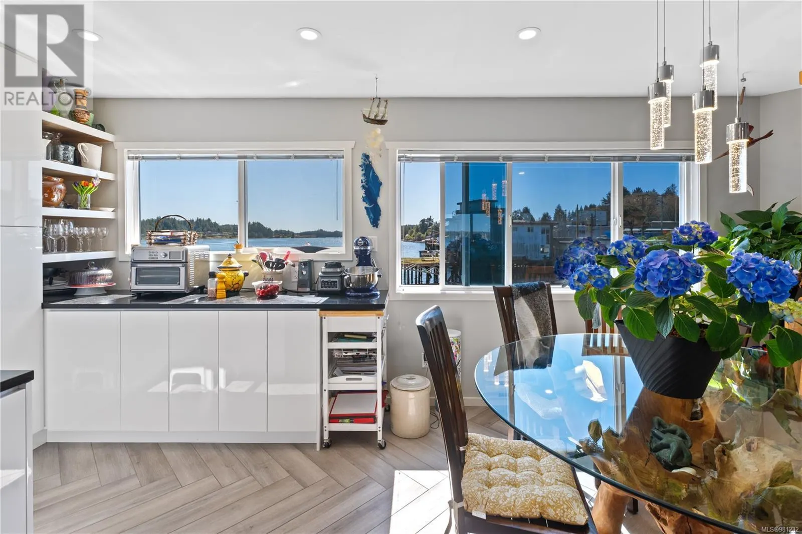 2015 Bay St