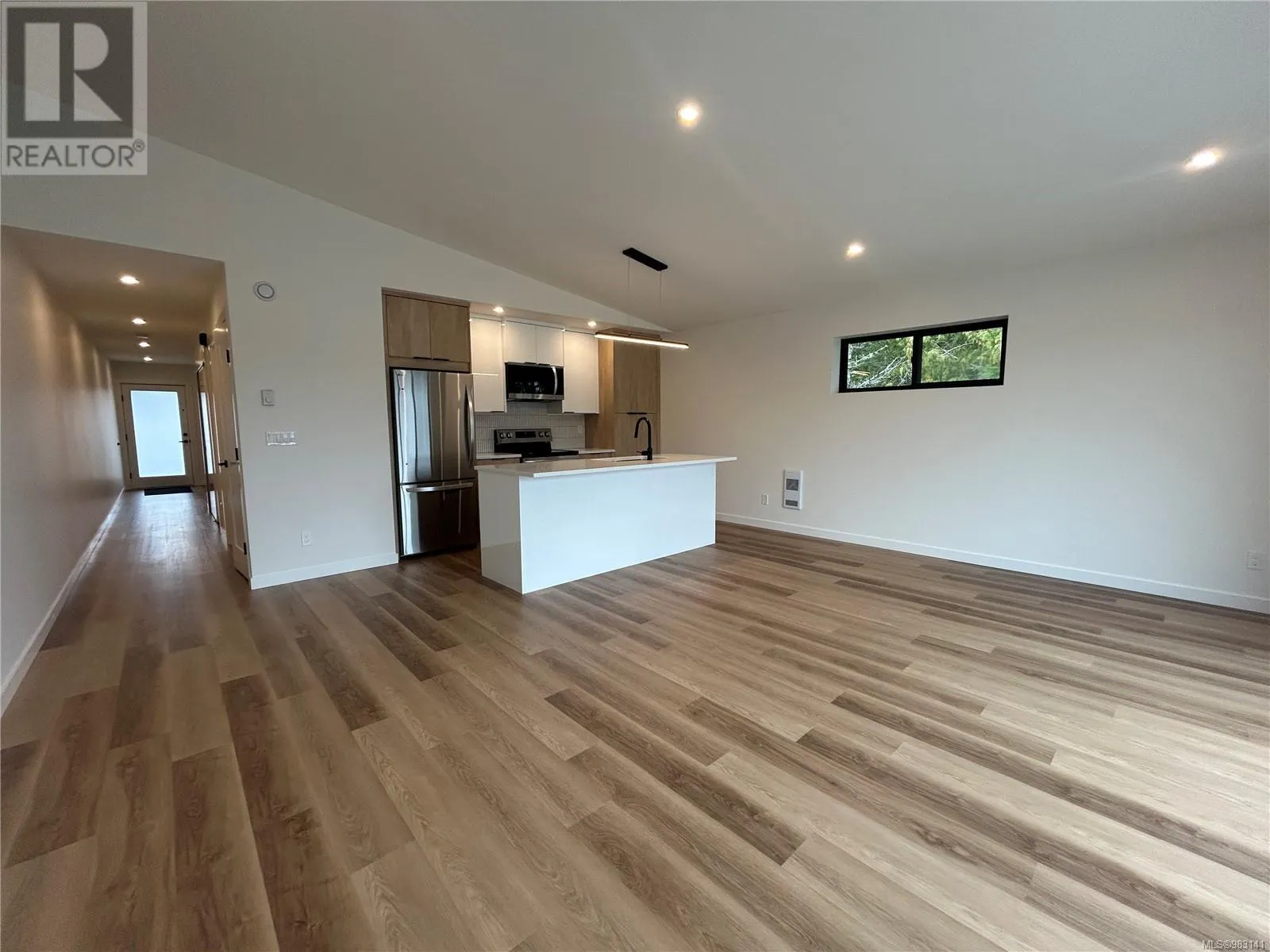201 1683 Larch Rd