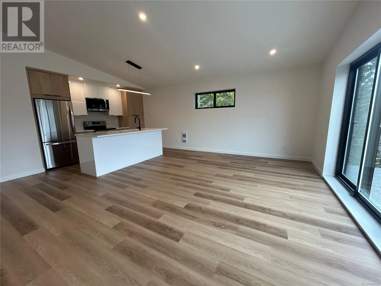201 1683 Larch Rd