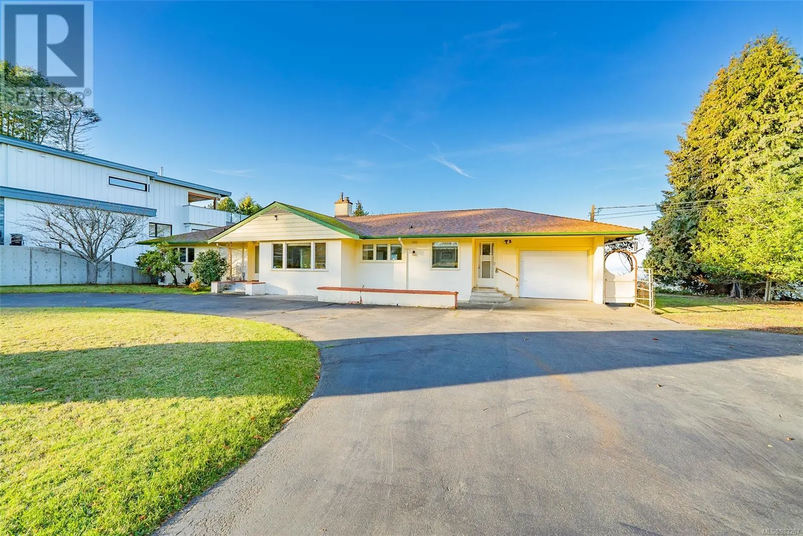 441 Memorial Ave