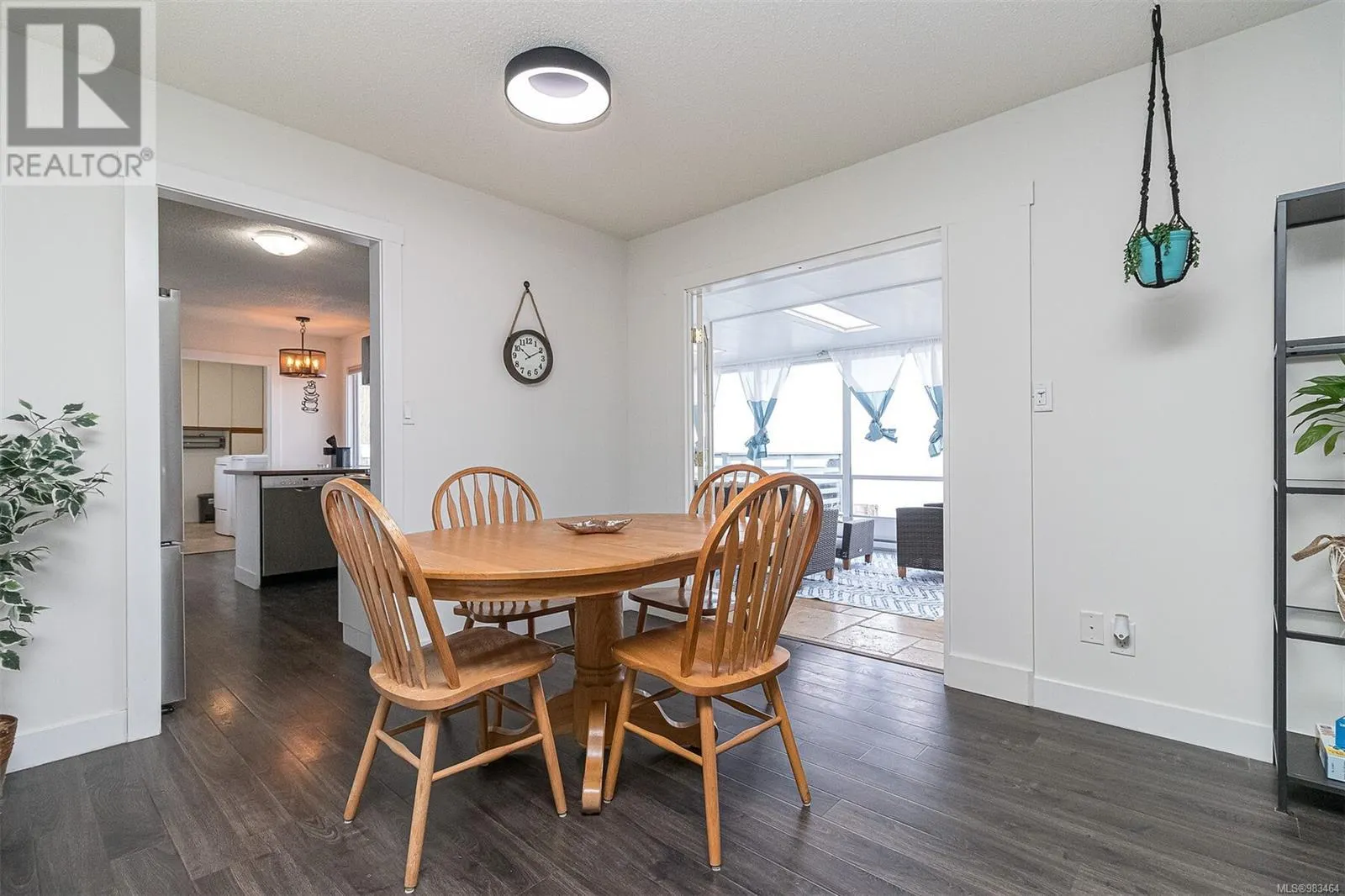 5545 Island Hwy