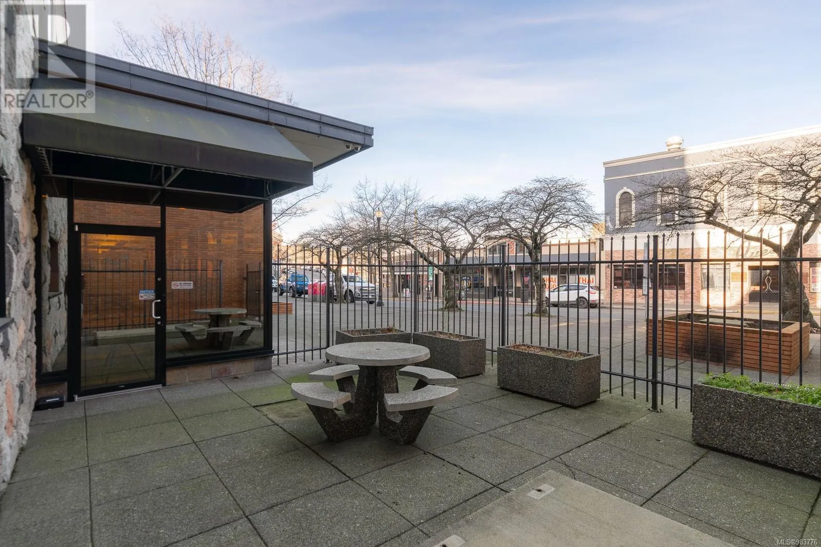 13 Victoria Cres