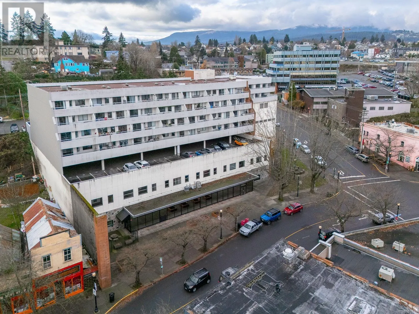 13 Victoria Cres