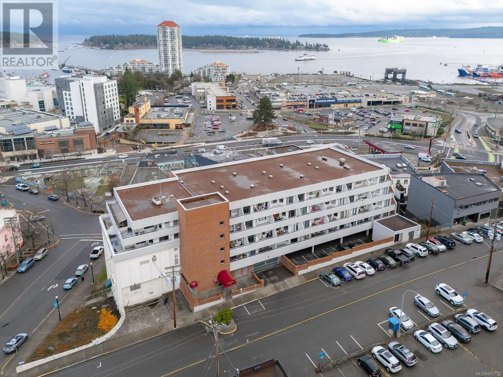 13 Victoria Cres