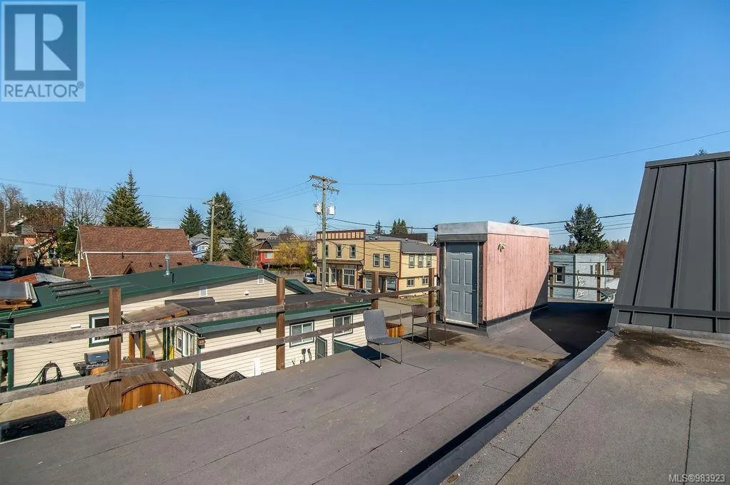 2712 Dunsmuir Ave