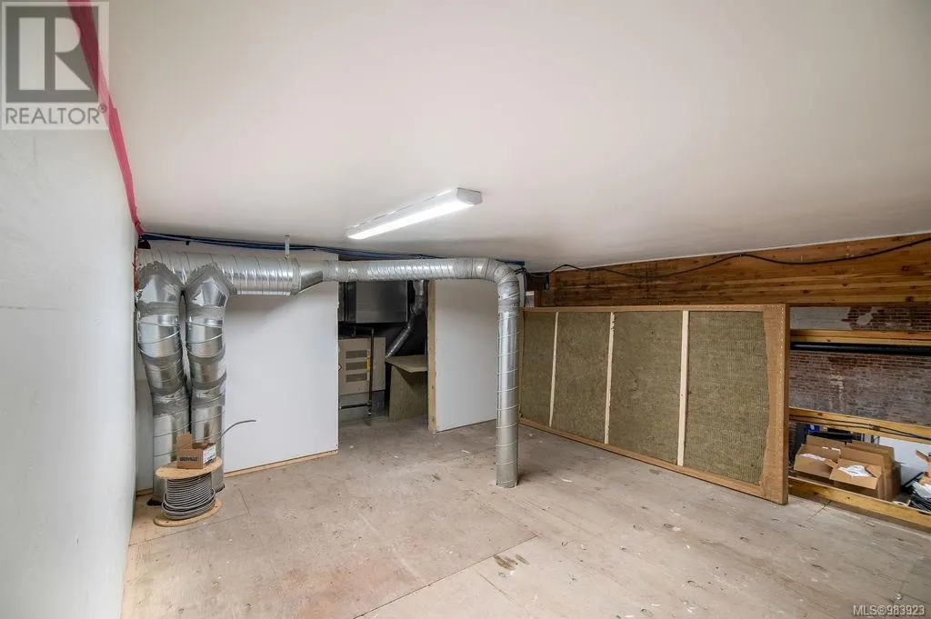 2712 Dunsmuir Ave