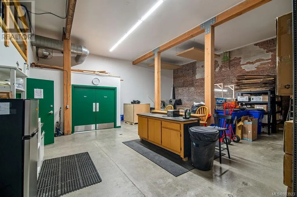 2712 Dunsmuir Ave
