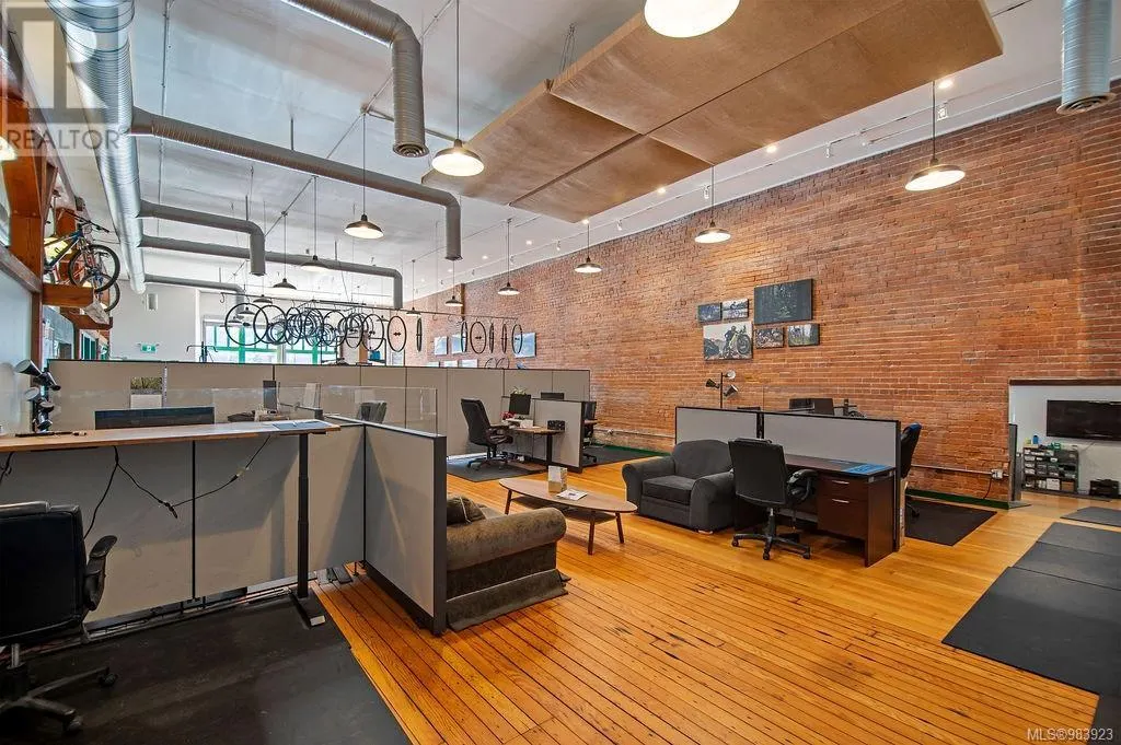 2712 Dunsmuir Ave