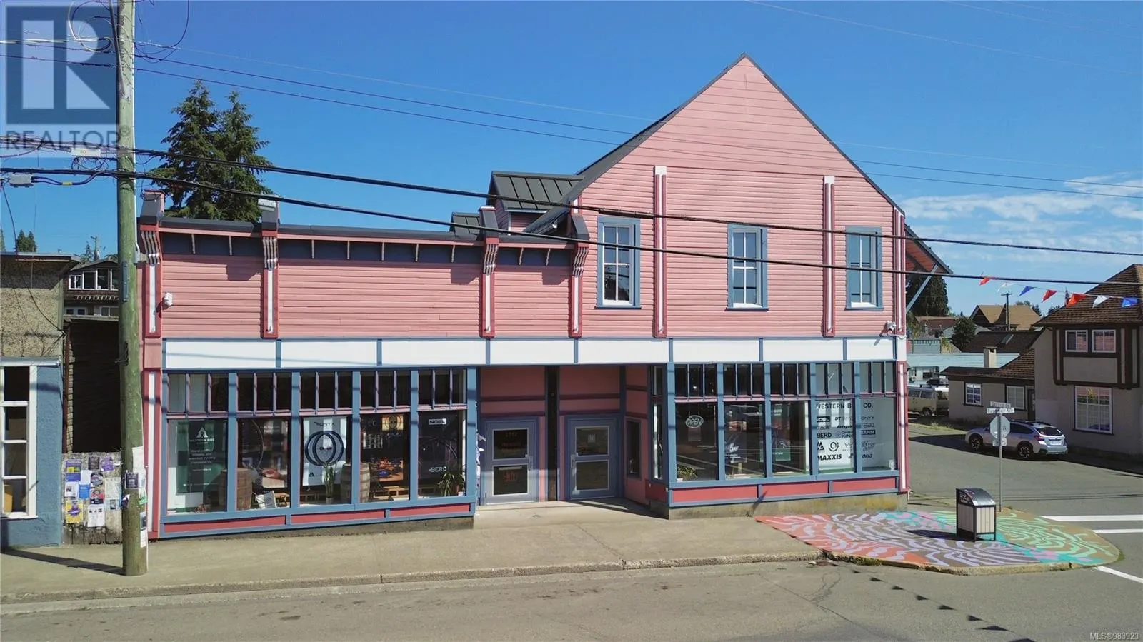 2712 Dunsmuir Ave