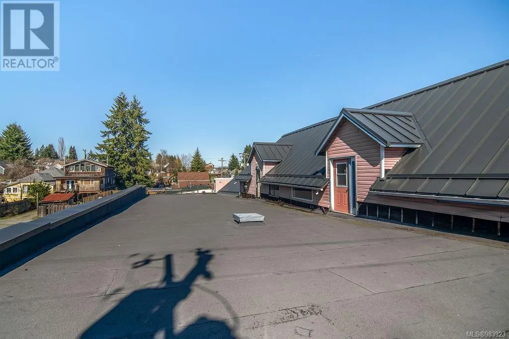 2712 Dunsmuir Ave