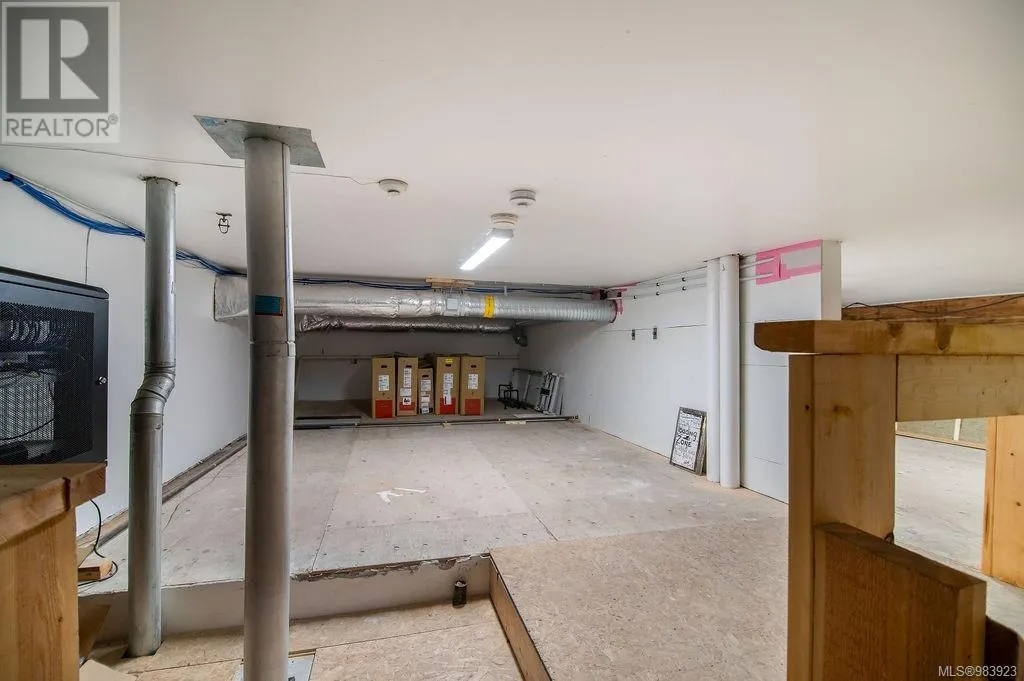 2712 Dunsmuir Ave