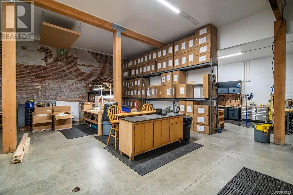 2712 Dunsmuir Ave
