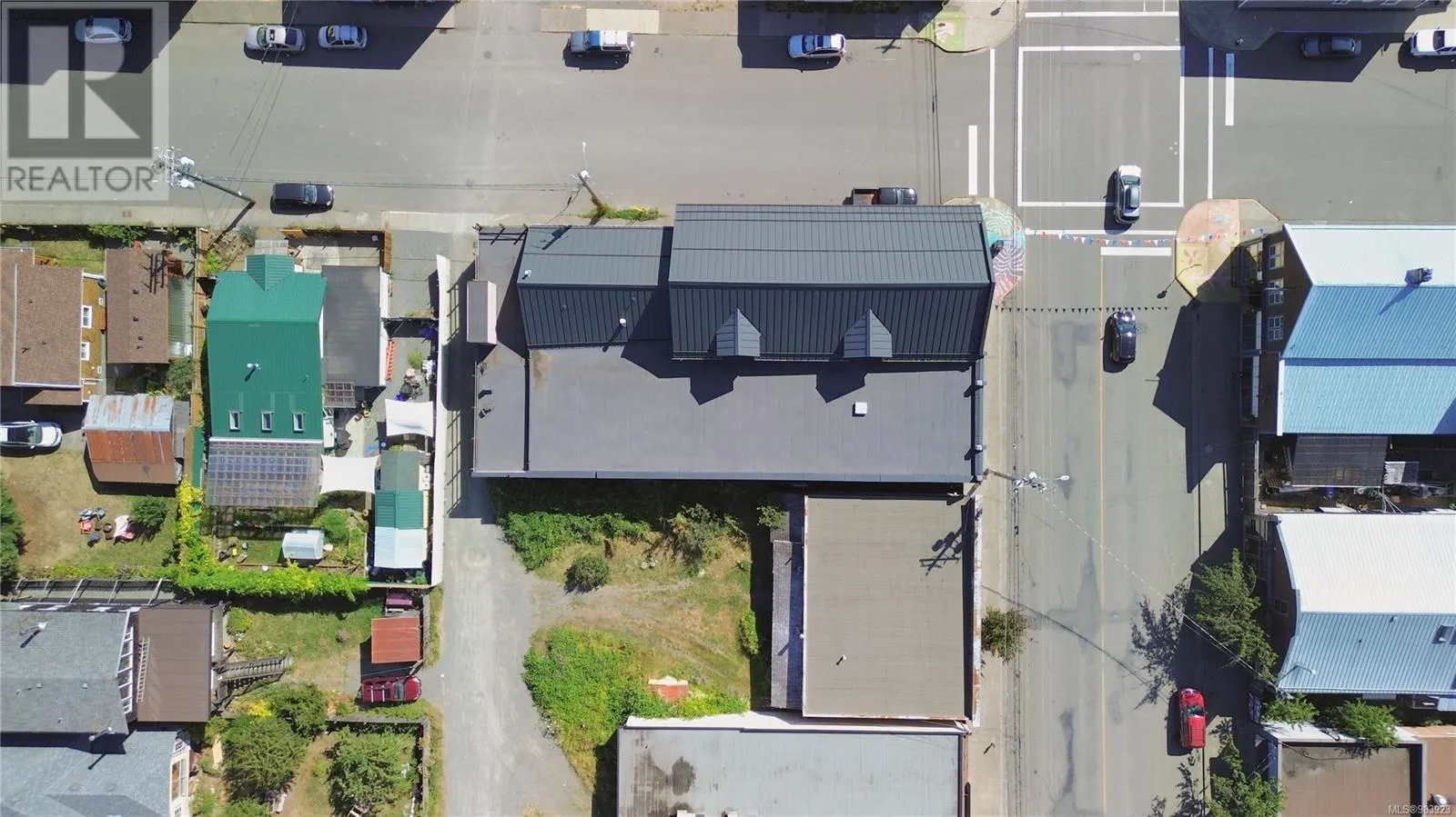 2712 Dunsmuir Ave