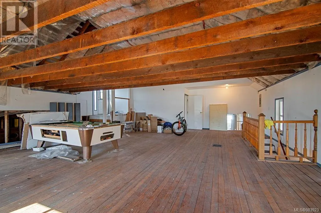 2712 Dunsmuir Ave