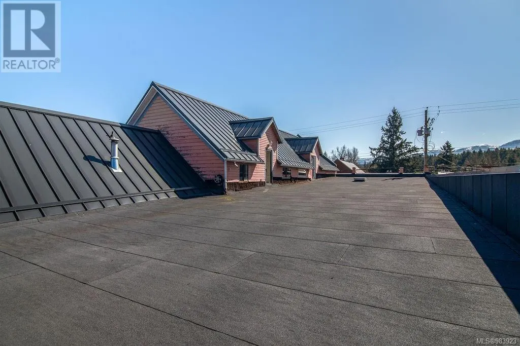 2712 Dunsmuir Ave