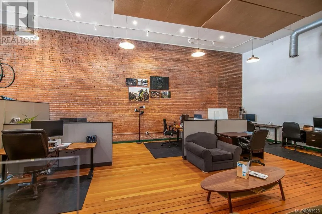 2712 Dunsmuir Ave