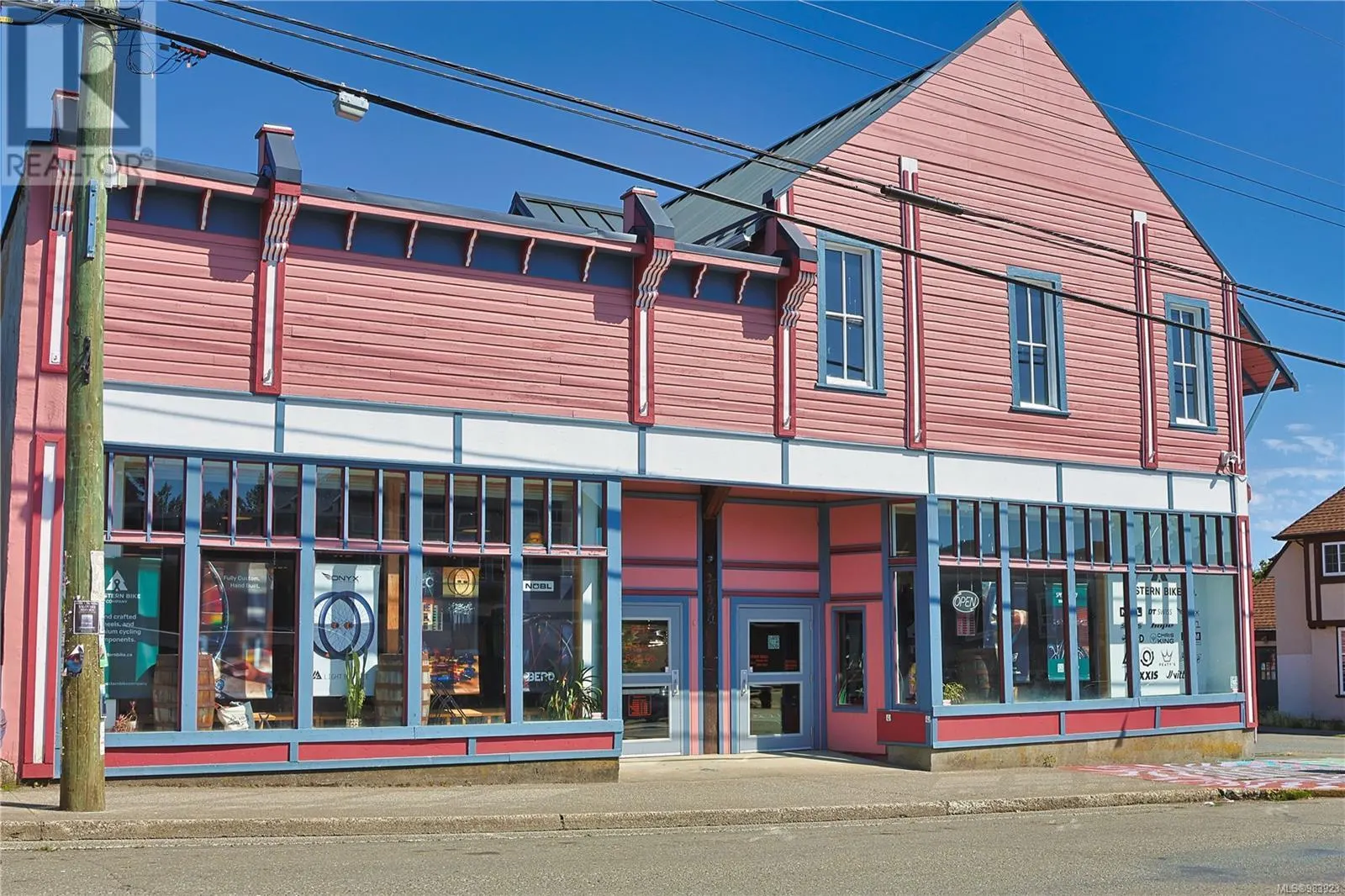 2712 Dunsmuir Ave