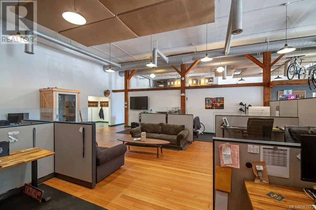 2712 Dunsmuir Ave