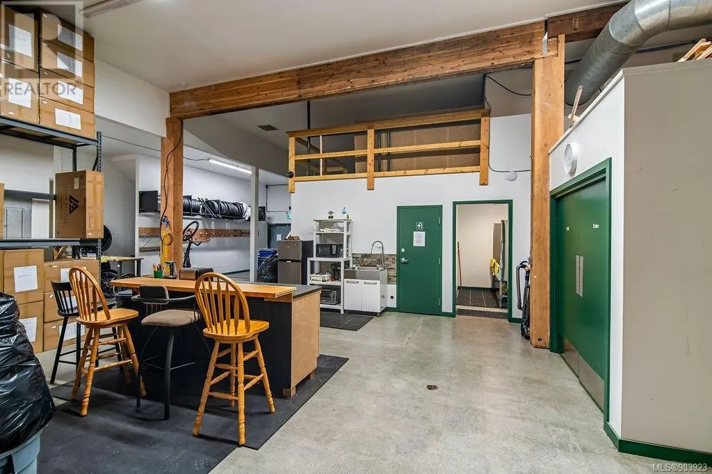 2712 Dunsmuir Ave
