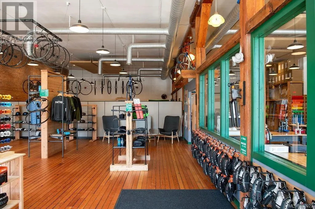 2712 Dunsmuir Ave