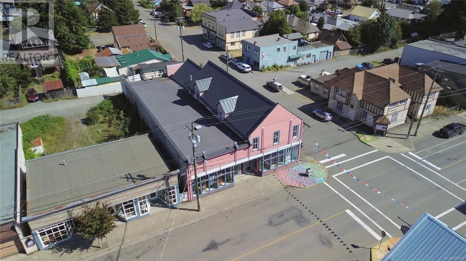 2712 Dunsmuir Ave
