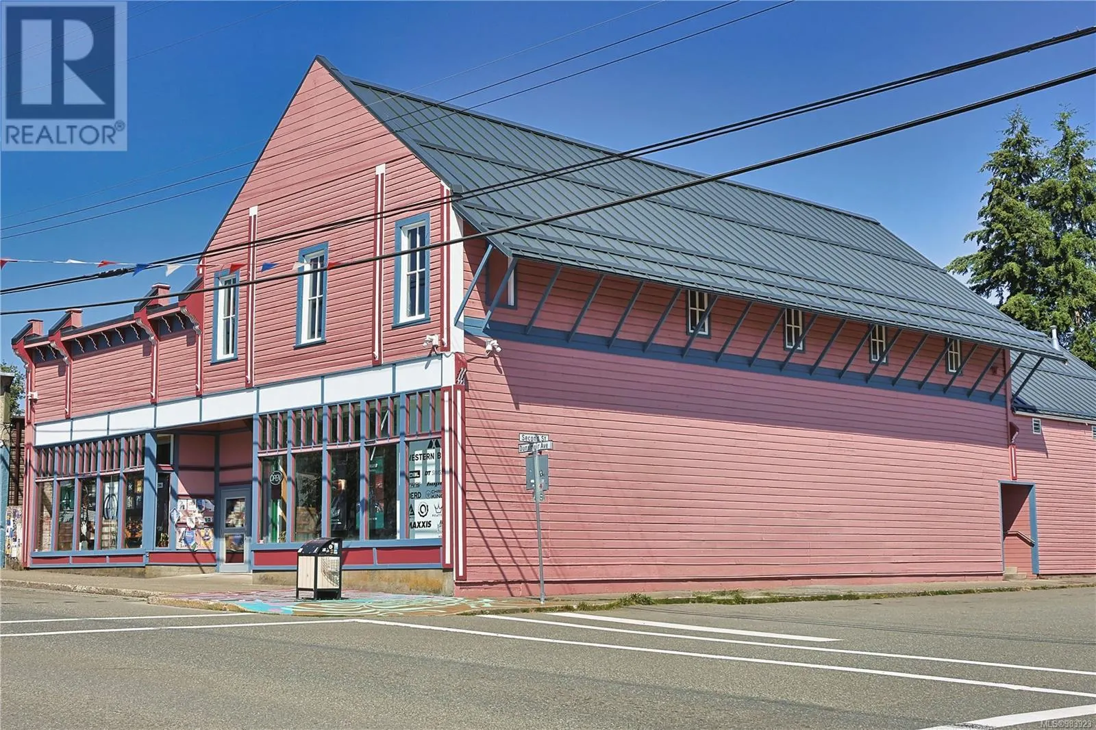 2712 Dunsmuir Ave